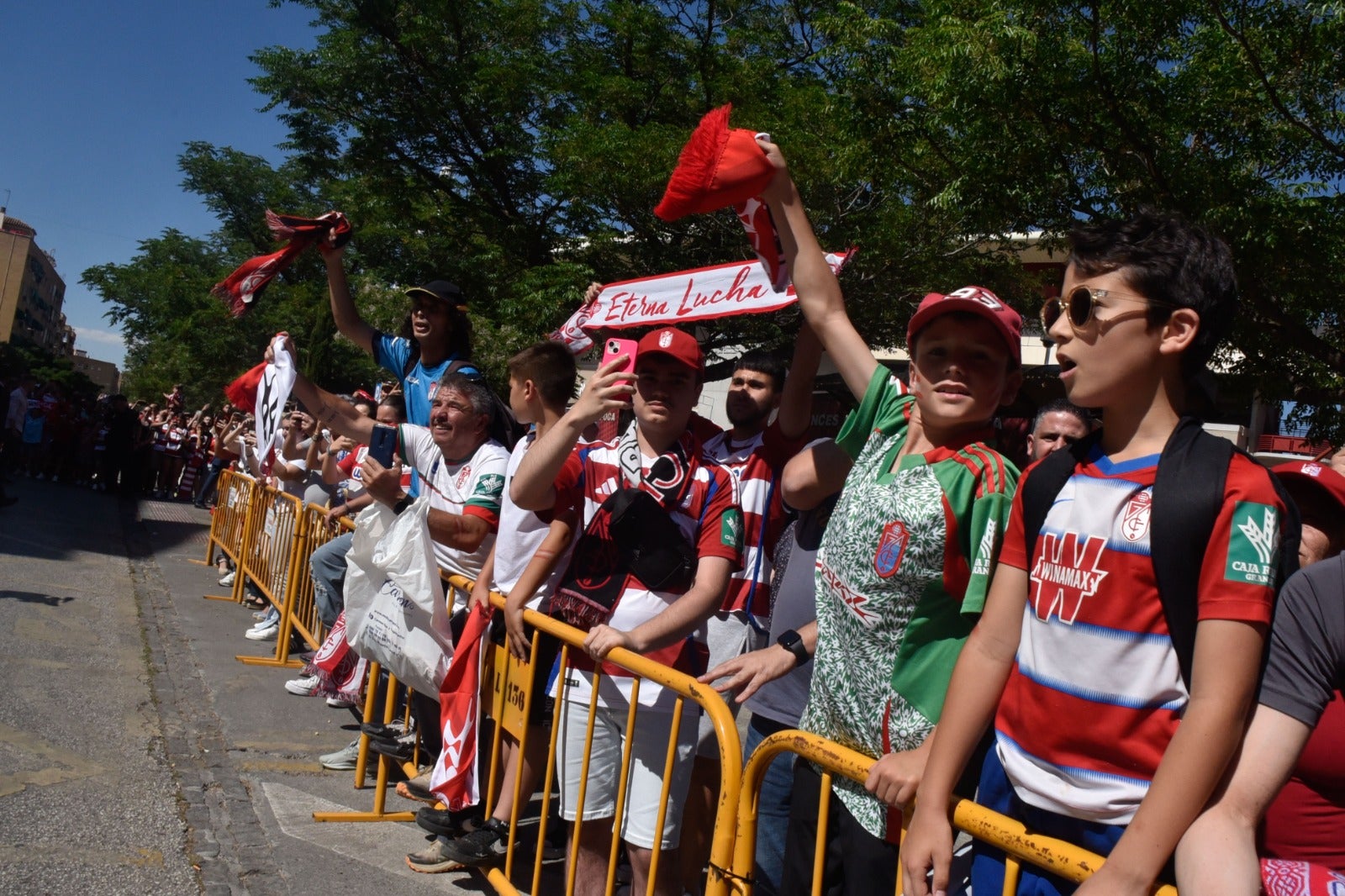 Así ha sido el espectacular recibimiento al Granada