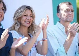 Yolanda Díaz y Antonio Maíllo aplauden la intervención de Toni Valero.