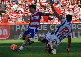 Ricard Sánchez marca el gol de la victoria del Granada sobre el Castellón.