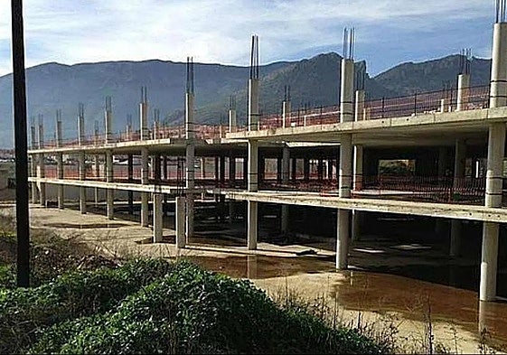 Estructura del aparcamiento en los antiguos terrenos del Hípico, junto al parque de la Alameda.
