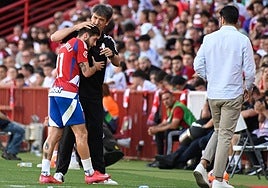 Pacheta abraza a Tsitaishvili tras sustituirle con el Castellón.