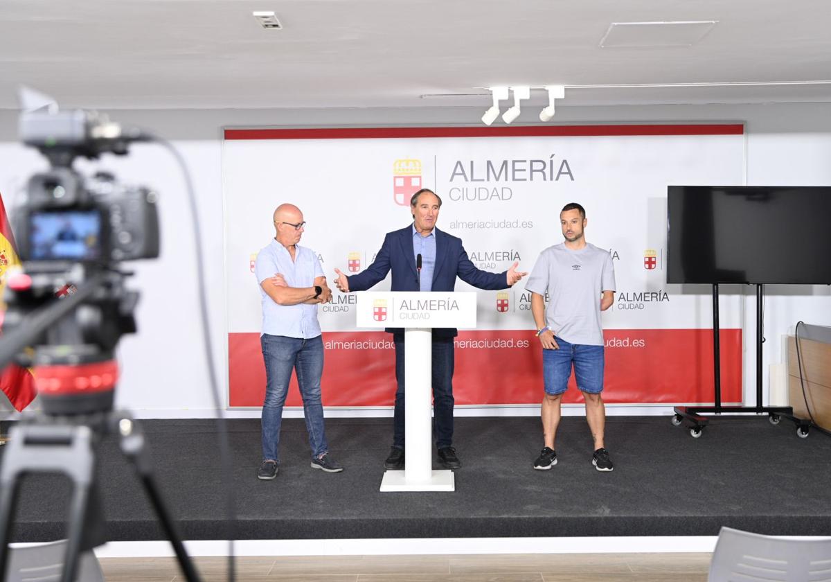 Paco Fuentes, Antonio Jesús Casimiro y Jairo Ruiz, en la presentación de la prueba.