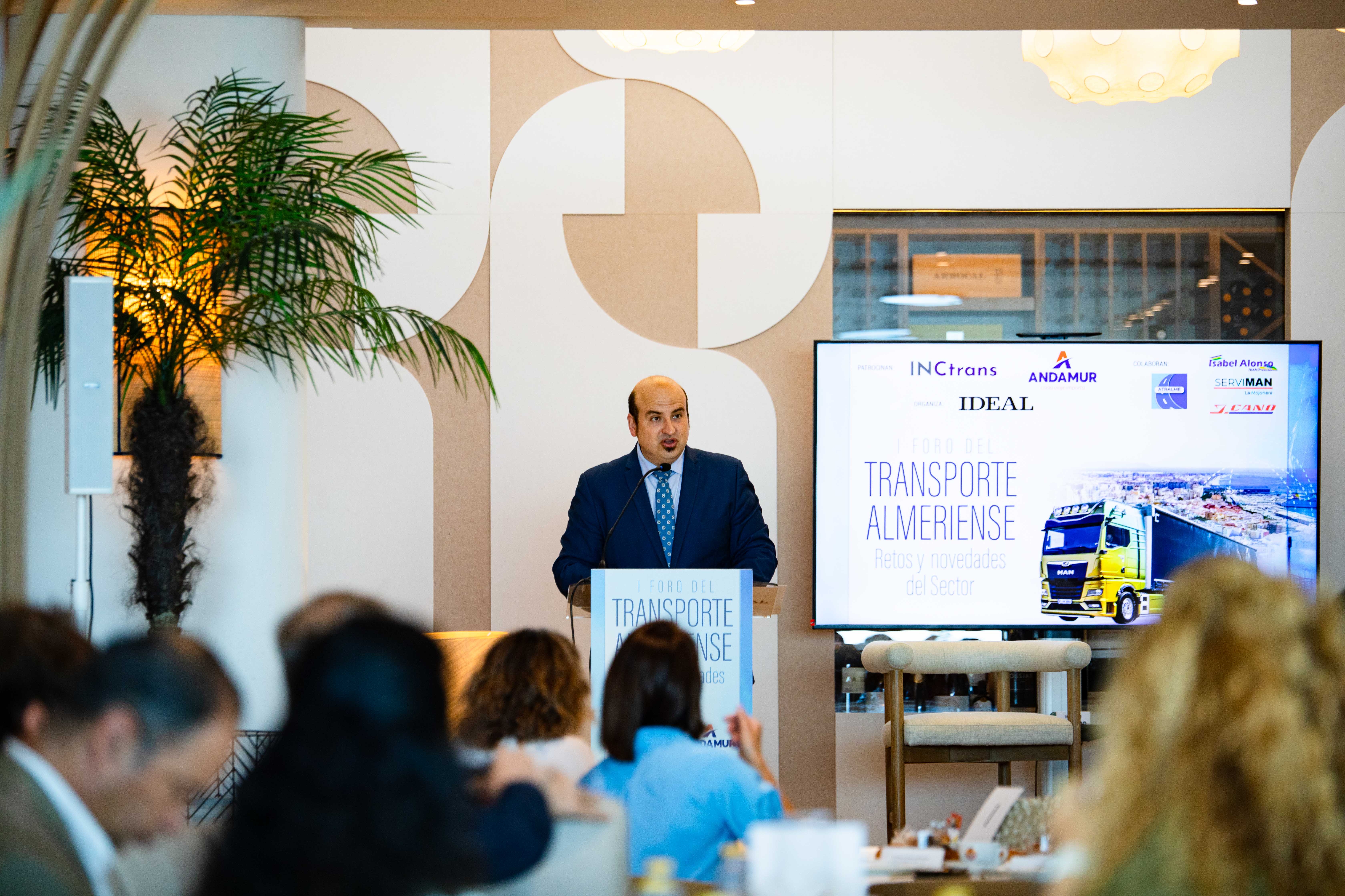 La Jornada del Transporte Almeriense, en imágenes