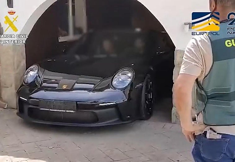 Cae la banda con base en Andalucía que robaba coches de lujo en Europa para matricularlos en España
