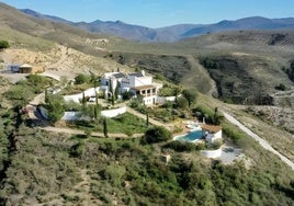 Vista aérea de la finca a la venta en Lanjarón