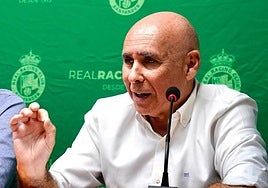 El presidente del Racing, Manolo Higuera, comparece en sala de prensa.
