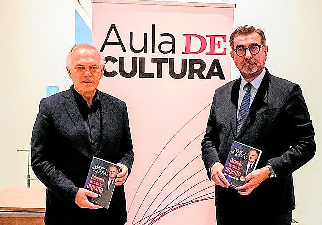 Pedro Piqueras y José María Luna, director de Acvtividades Culturales de Fundación Unicaja.