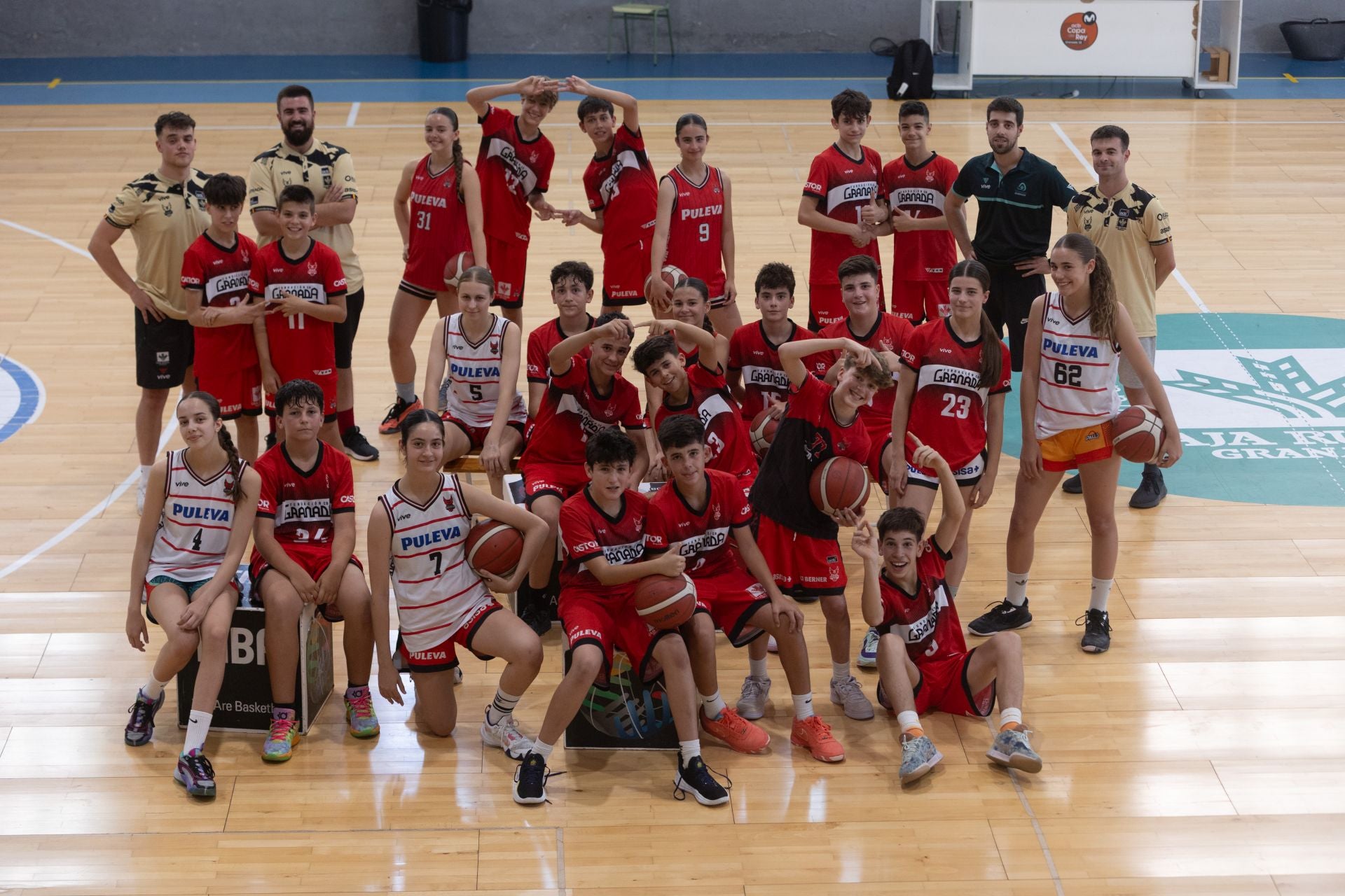 La afición del covirán, crítica y esperanzada en la despedida acb | ideal