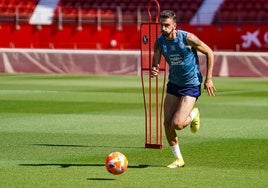 Centelles concentrado antes de un partido con el Almería.