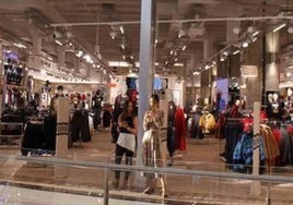 Un establecimiento de venta ropa de Almería.