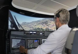 Un piloto hace un vuelo de prueba con un dron para pasajeros, en los primeros ensayos de este tipo para la ruta Málaga-Granada.