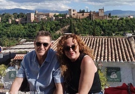 Juan y Yolanda en el mirador de San Nicolás poco antes del trágico suceso.