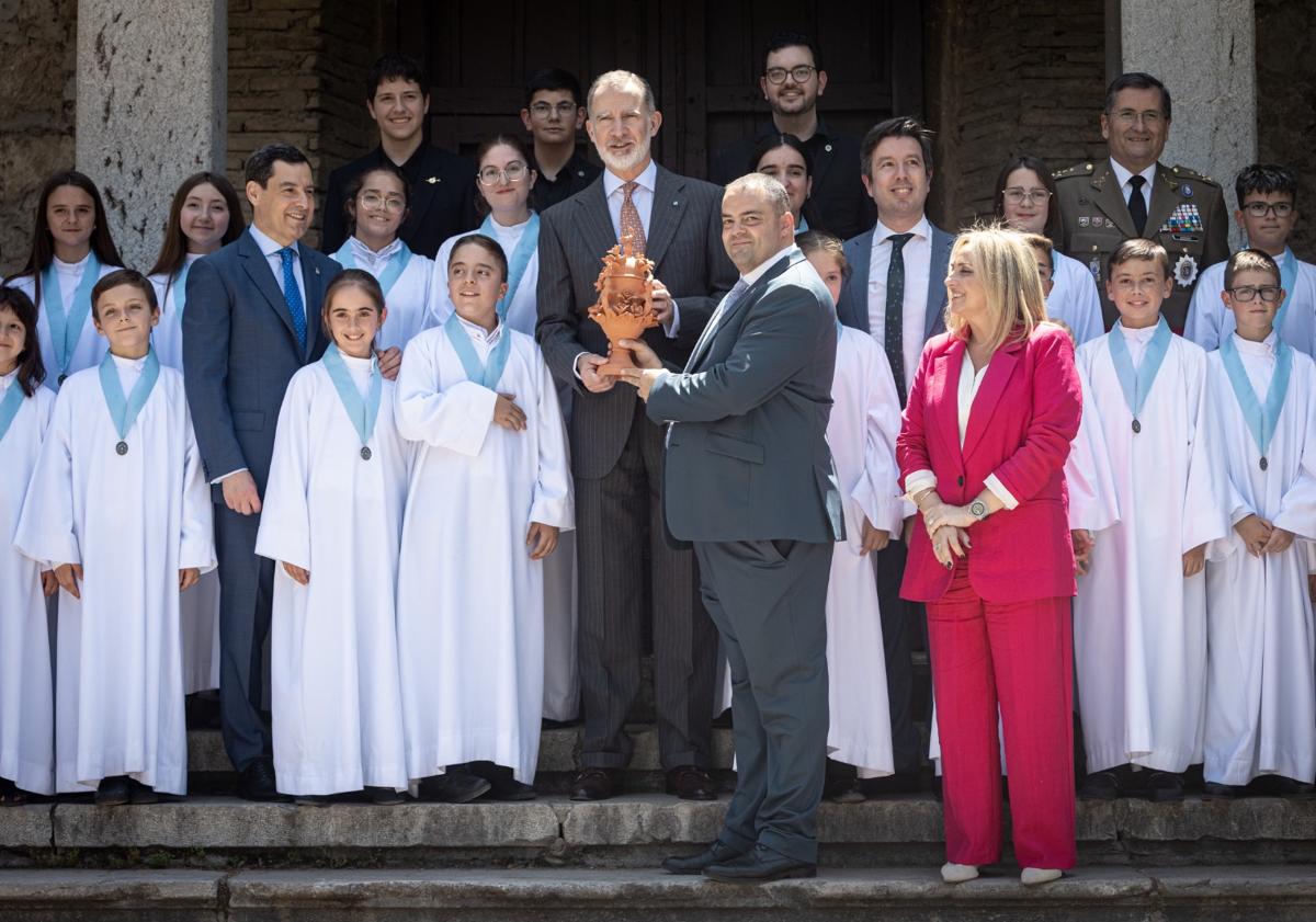 Imagen principal - El Rey en su visita a San Jerónimo.