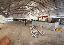 Obras en una de las casetas del ferial hace apenas unos días.