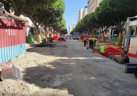 Estado actual de la obra en el Paseo de Almería en su fase inicial, a la altura de calle Ricardos.