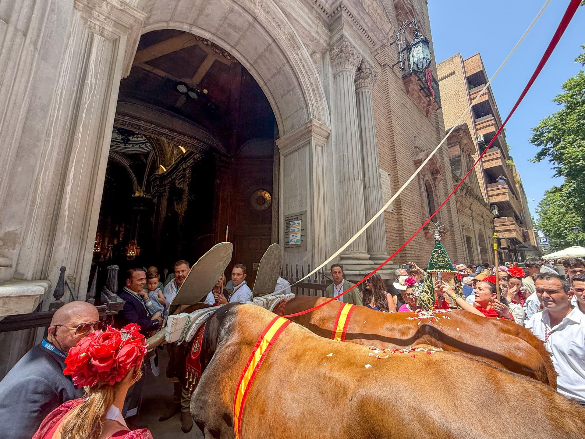 Granada pone en marcha 700 peregrinos y 55 carretas para El Rocío