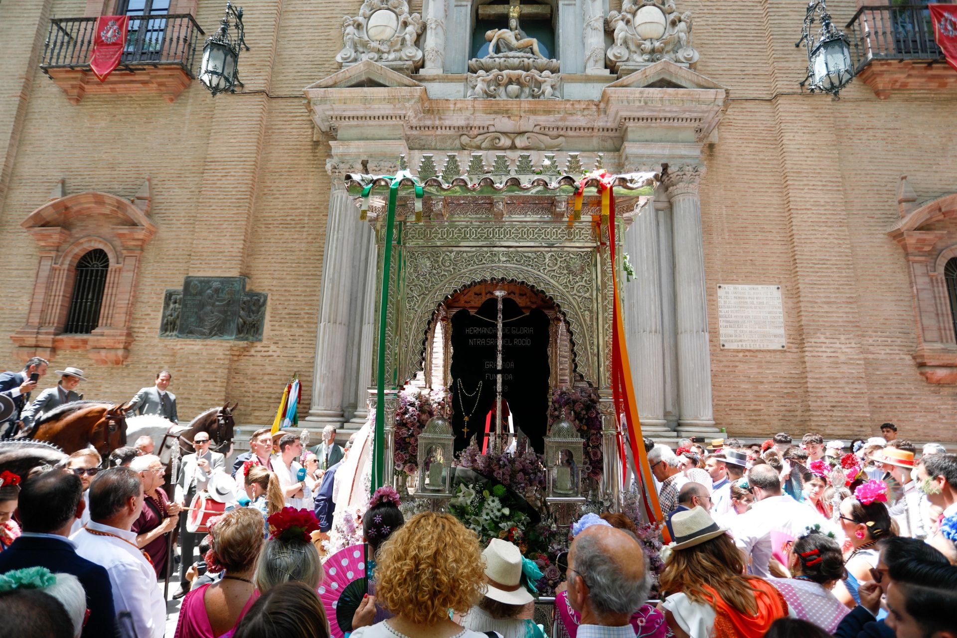 Granada pone en marcha 700 peregrinos y 55 carretas para El Rocío
