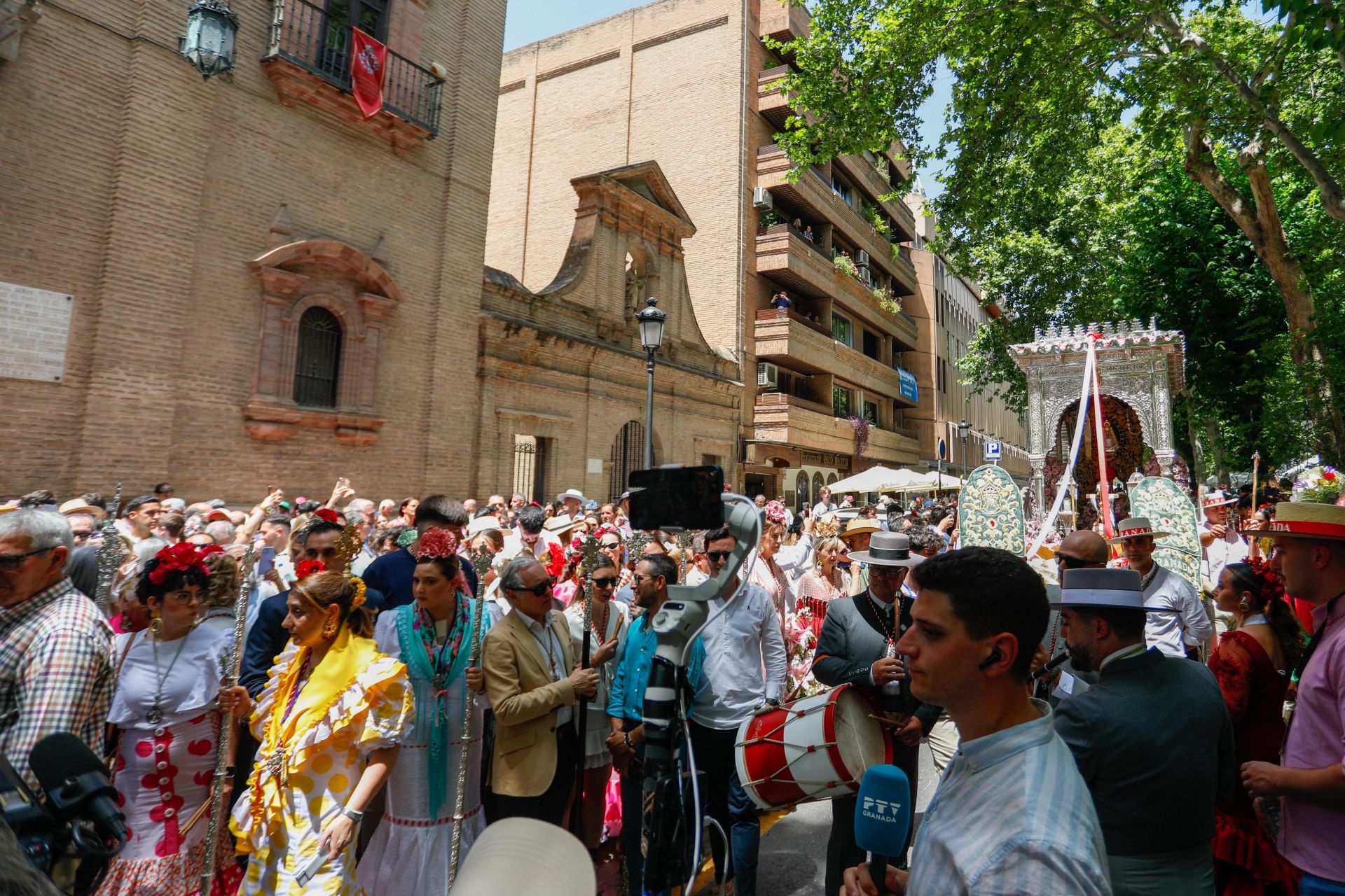 Granada pone en marcha 700 peregrinos y 55 carretas para El Rocío