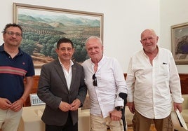 Paco Reyes junto a Paco Segura y acompañados de Jaime Aguilera y Casimiro Morcillo.