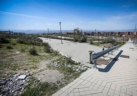 Solares en la zona de la Azulejera.