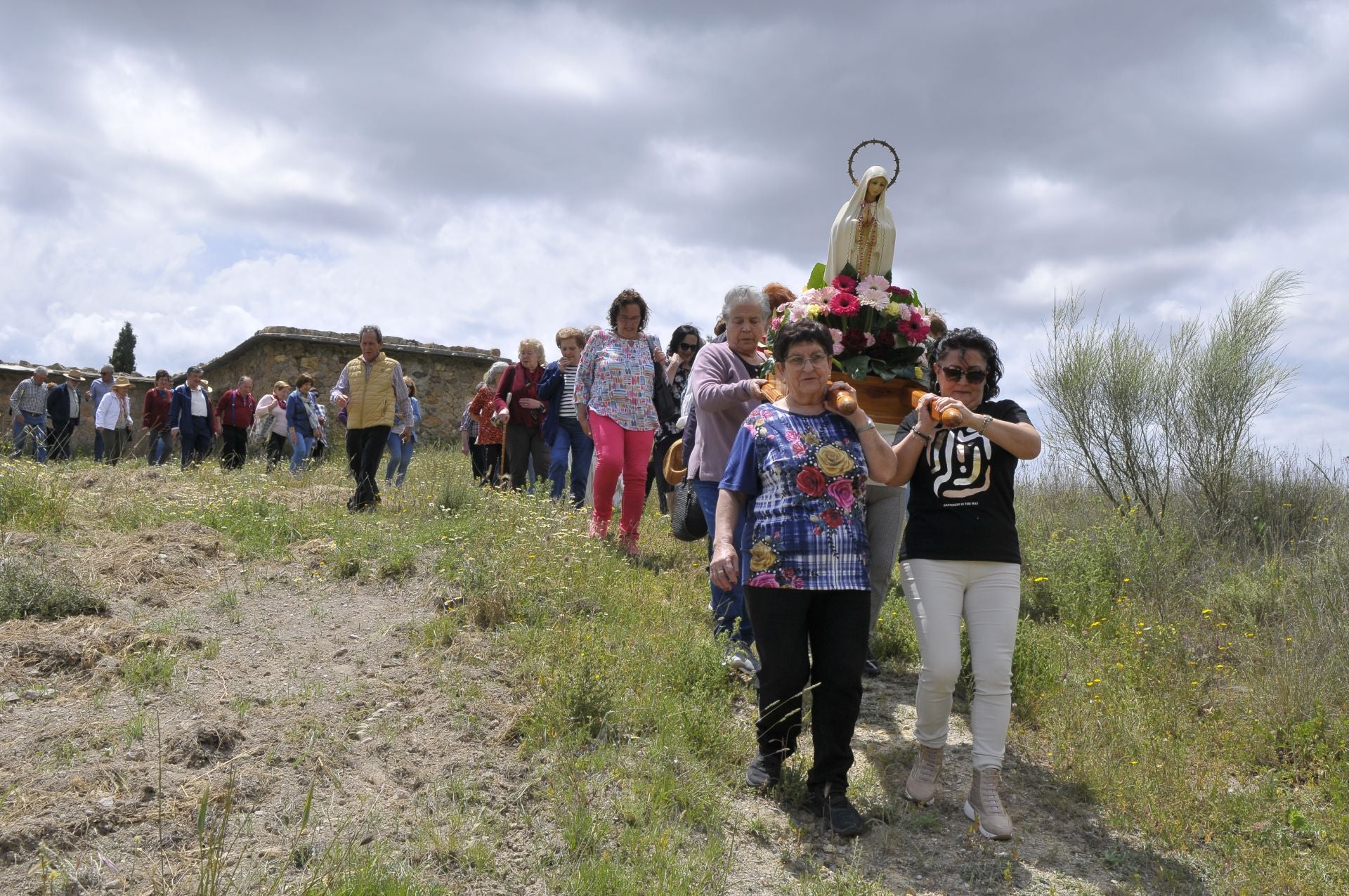 La aldea de Granada que desde 1953 festeja a la Virgen de Fátima junto a su ermita