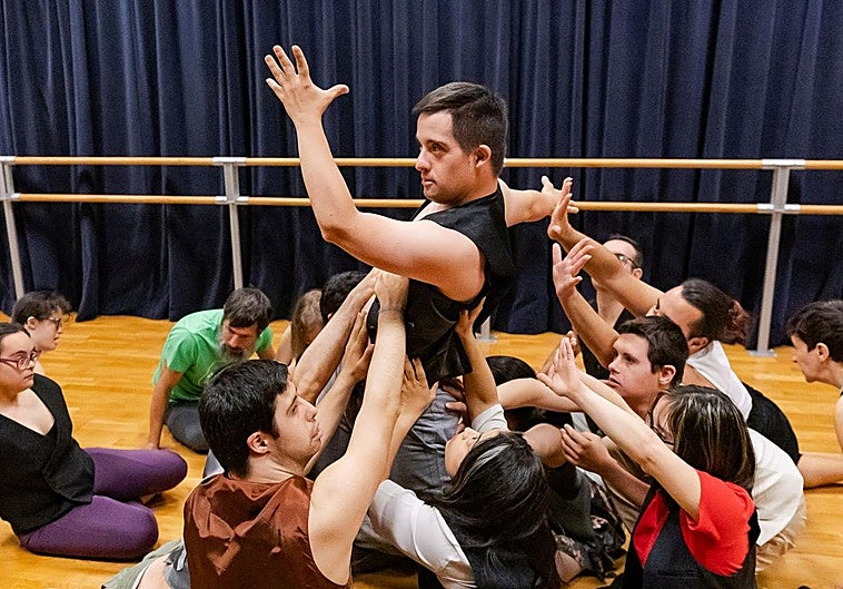 Superar-T es una escuela de teatro y danza inclusiva que nació en Granada en 2008.