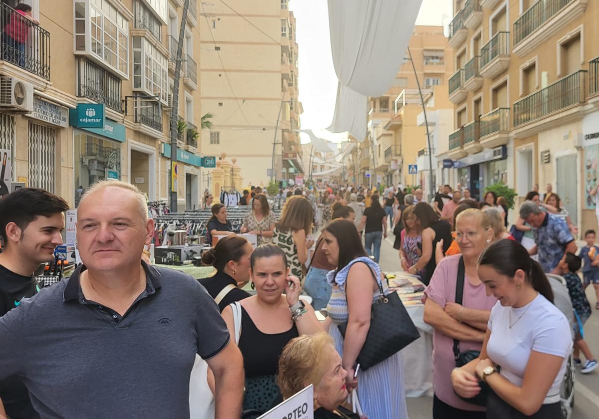 La 'noche en blanco' cuevana sortea un viaje a tenerife y bonos comerciales para gastar en el municipio | ideal