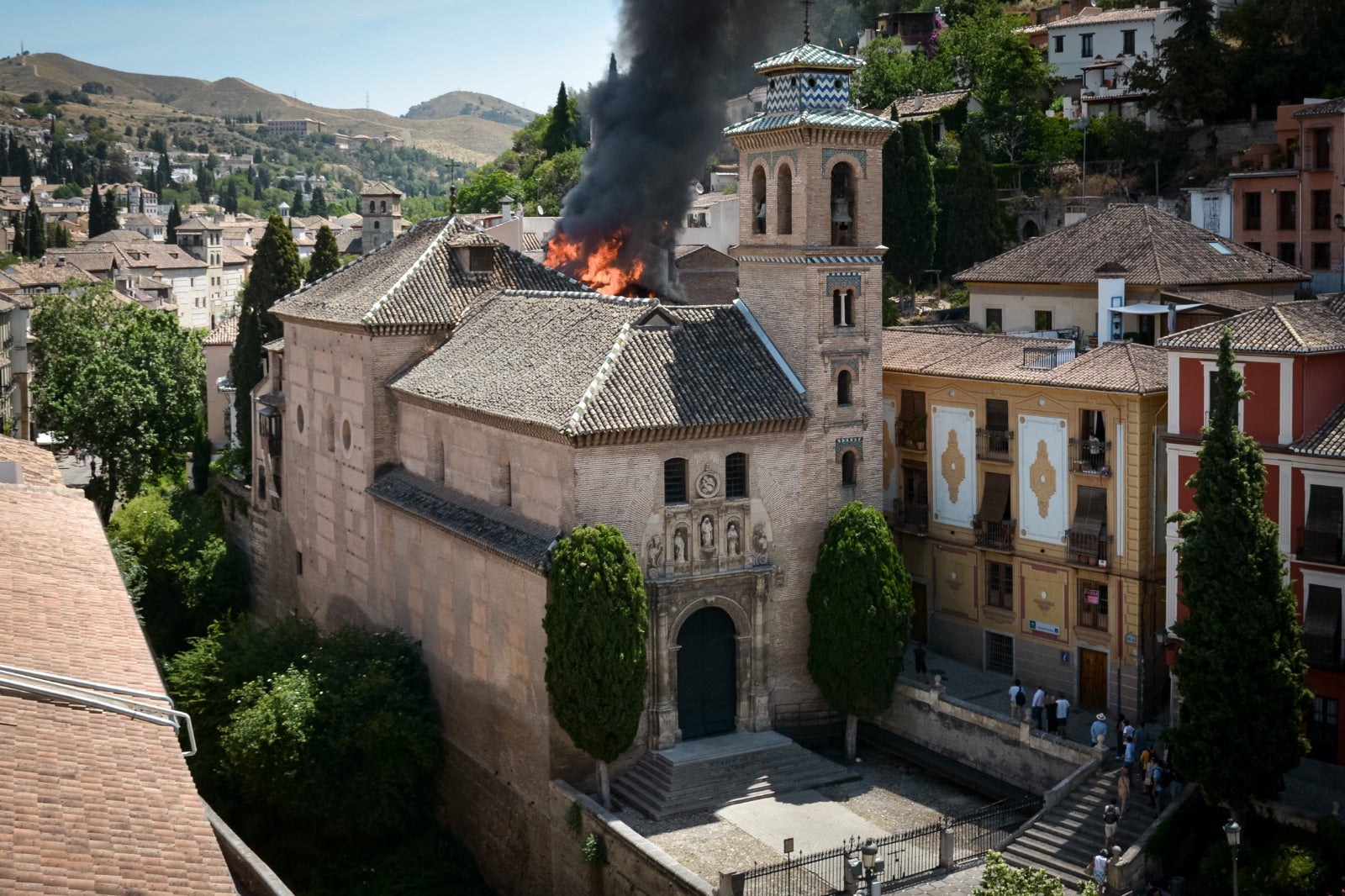 Las espectaculares imágenes del incendio desde el Albaicín