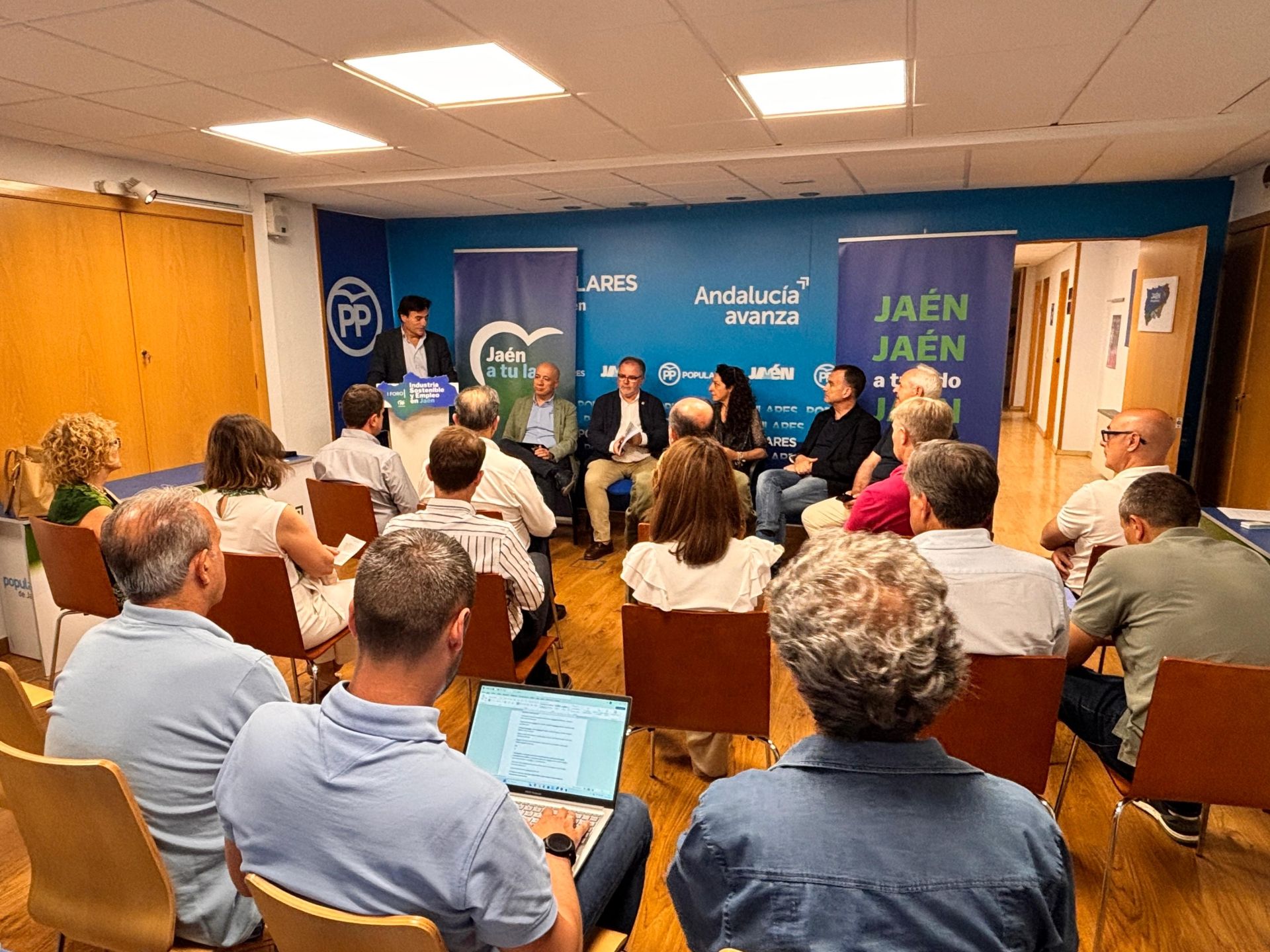 Encuentro con los colegios profesionales.