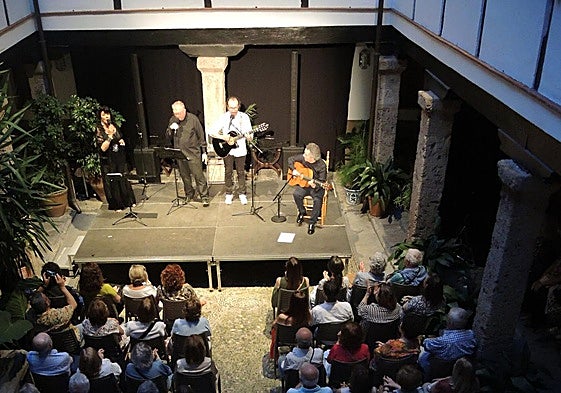 Carlos Cano en voces amigas