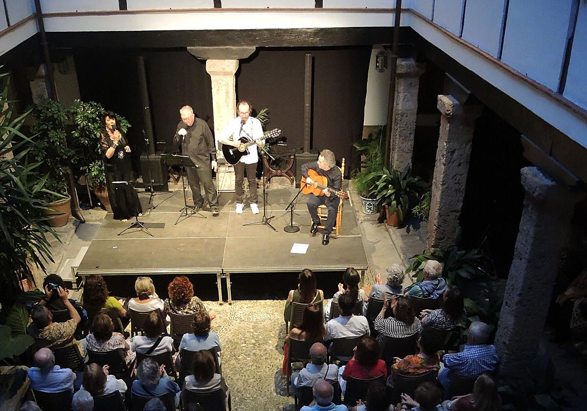 Carlos Cano en voces amigas