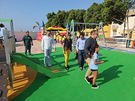 Reabre el parque infantil El Moruno en Almuñécar tras una renovación integral y nuevos columpios