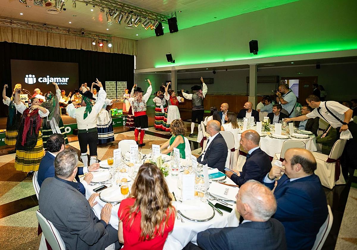 Imagen principal - IDEAL reconoce el éxito del sector hortofrutícola con sus V Premios AGRO