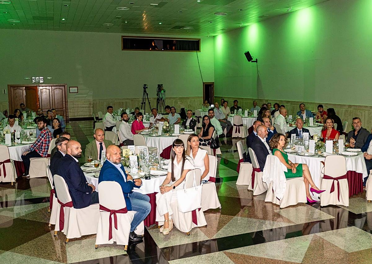 Imagen secundaria 1 - IDEAL reconoce el éxito del sector hortofrutícola con sus V Premios AGRO