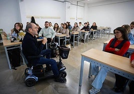 Daniel Martín, en una de las aulas de Magisterio de la Universidad de Granada.
