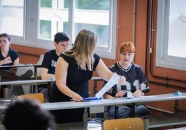 Reparto del examen de Lengua y Literatura en la Universidad de Granada.