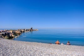 Así está Playa Granada con el espigón al 90%