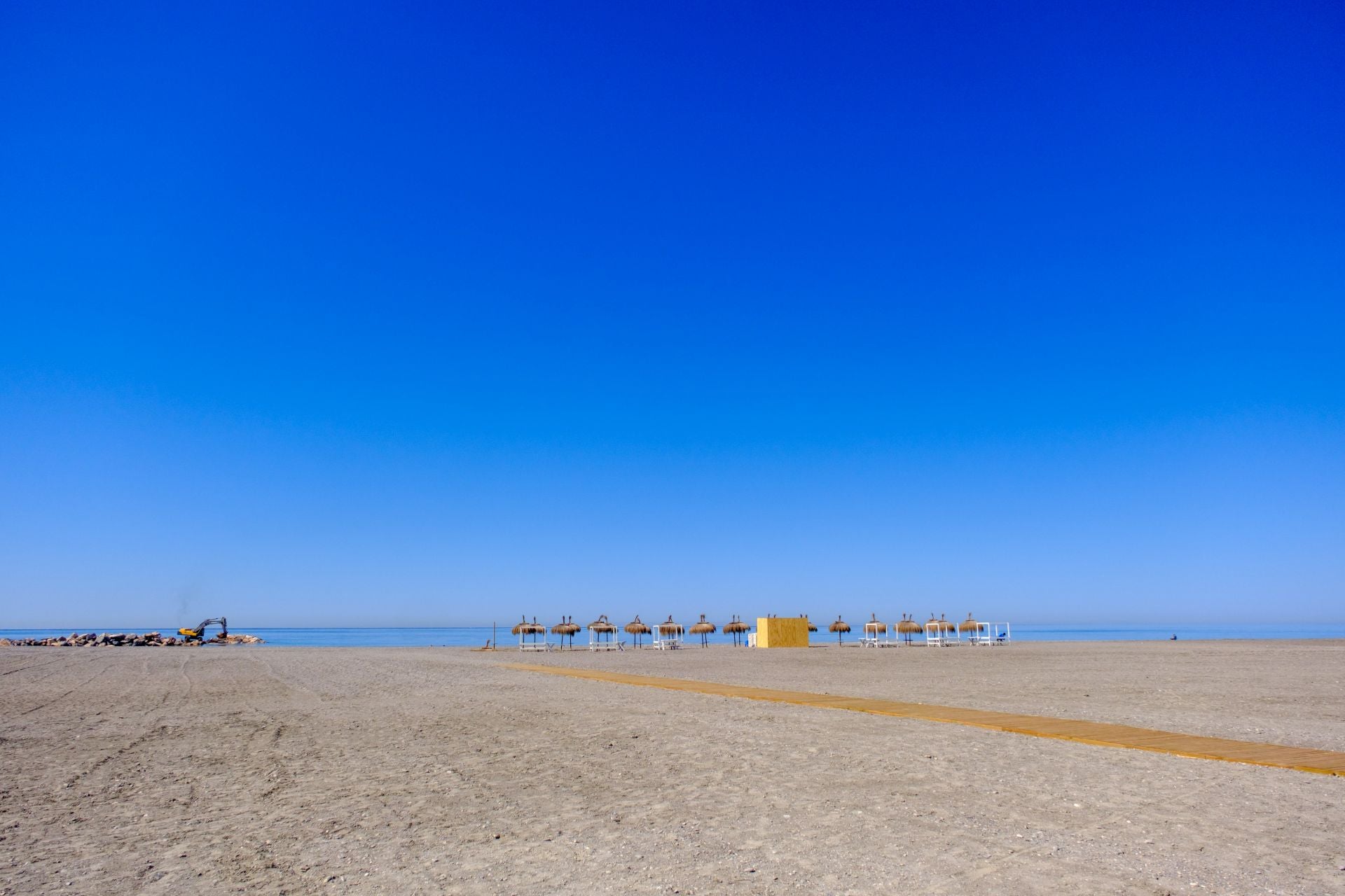 Así está Playa Granada con el espigón al 90%