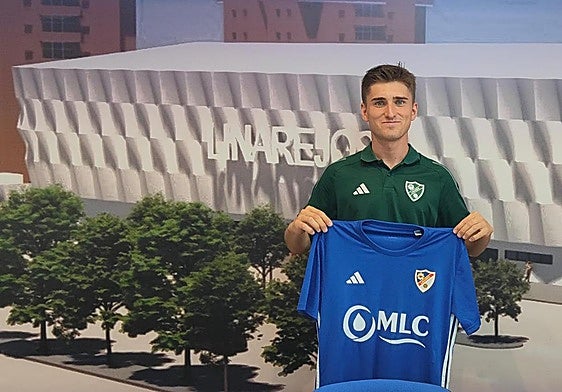 Isra Cano con la camiseta azulilla.