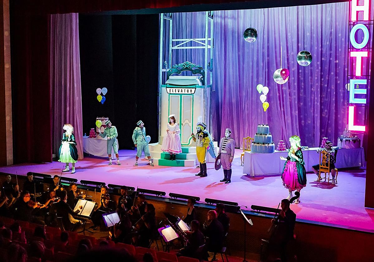 Un momento de la representación inaugural.