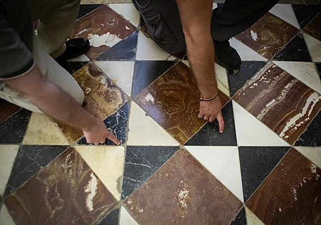 En 2010 se restauró la Sala Capitular y se colocaron baldosas nuevas similares, como se aprecia en la foto.