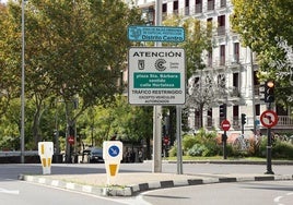 Cartel de la zona de bajas emisiones de Madrid, una de las ciudades donde la justicia anuló parte de las limitaciones.