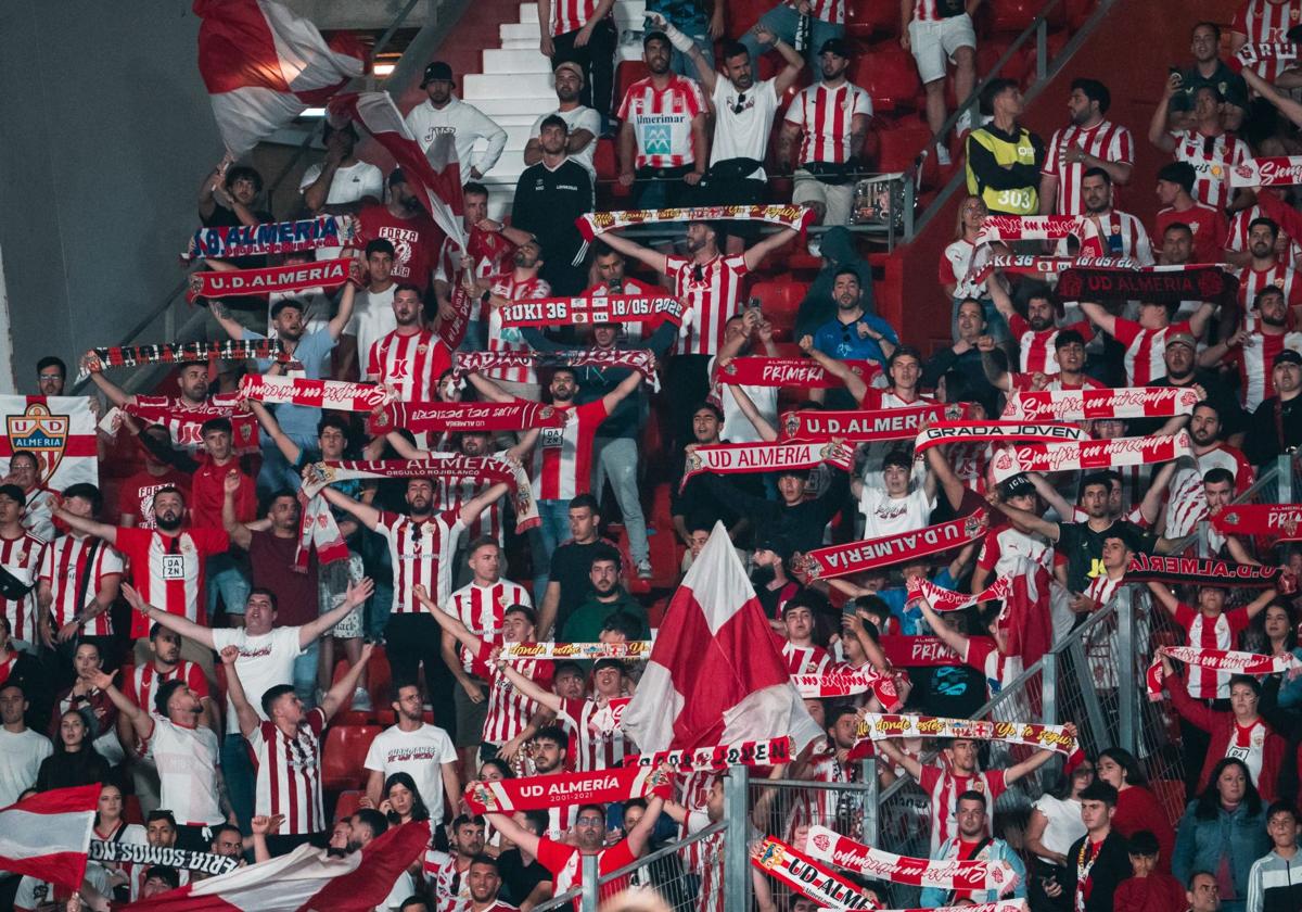 Cartel de 'no hay billetes' para el Almería-Oviedo