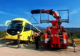 Rescate del bus siniestrado en El Fargue