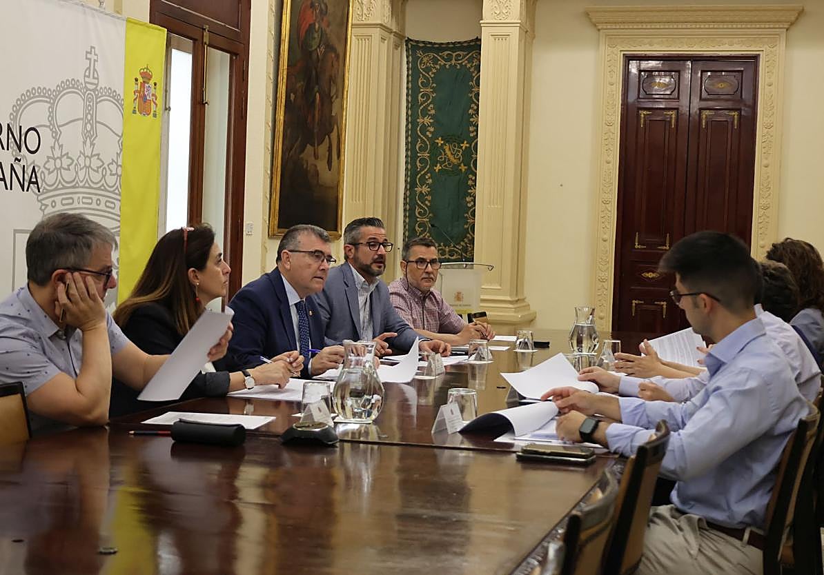 El subdelegado del Gobierno en Granada, José Antonio Montilla, ha destacado la importancia de estas ayudas como «instrumento fundamental para garantizar la reparación de los daños».