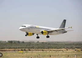 Andalucía multa a Vueling por cobrar el equipaje de mano a 12 sevillanos
