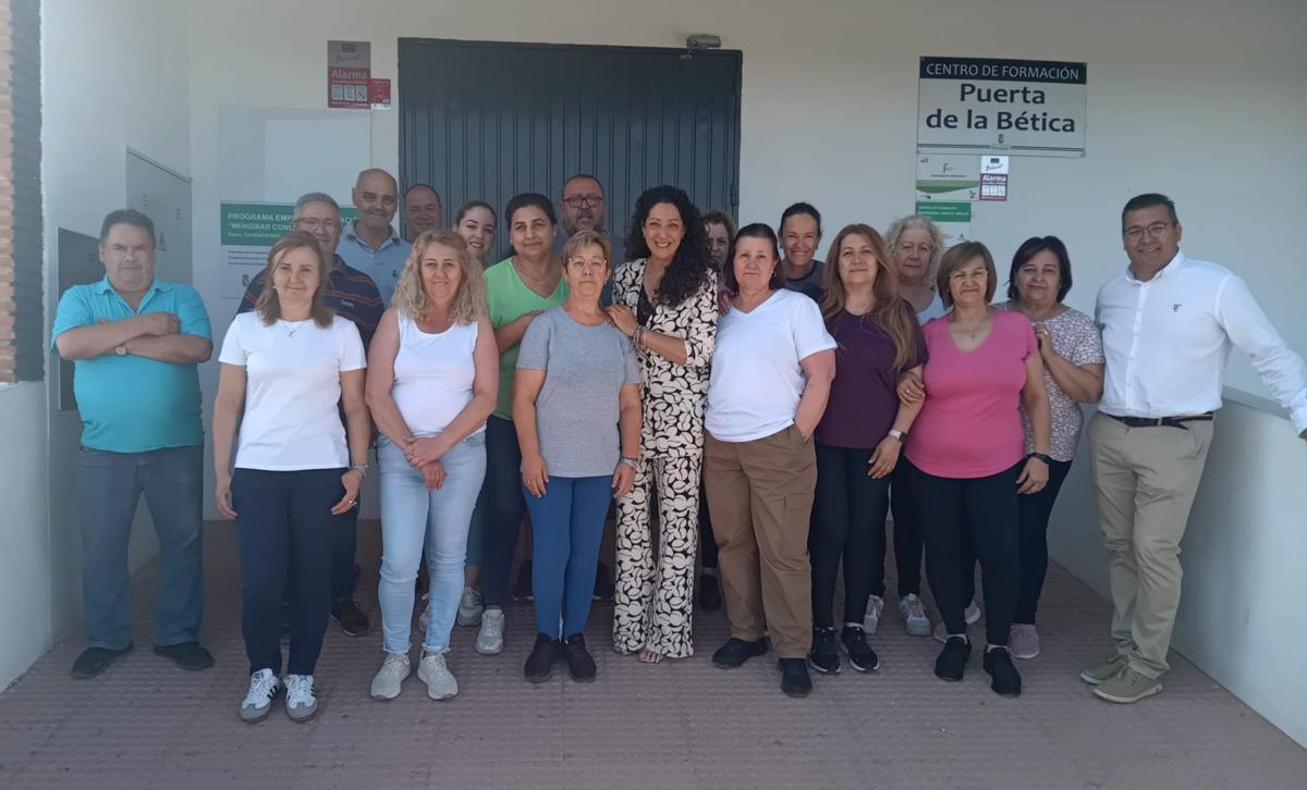 Ana Mata junto a los participantes en el proyecto.