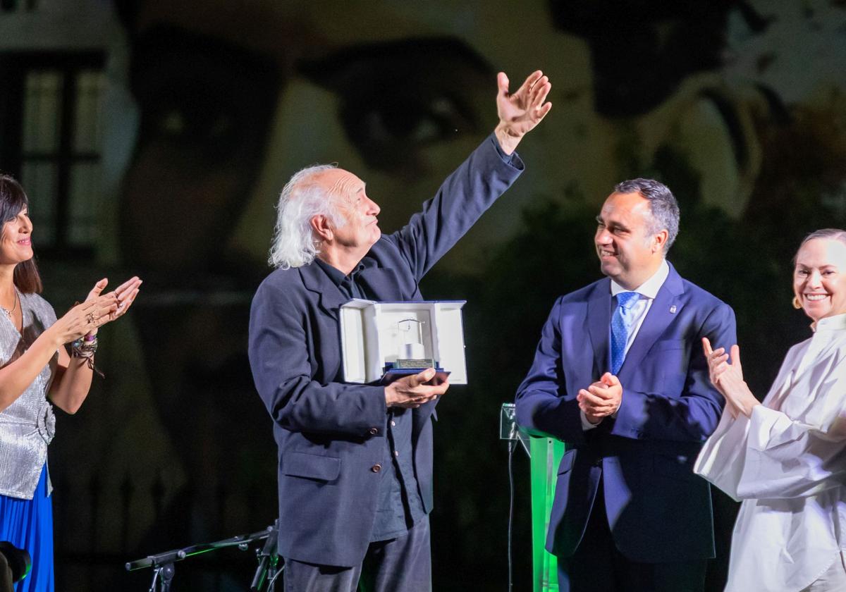Amancio prada, el trovador más lorquiano, recibe el pozo de plata | ideal