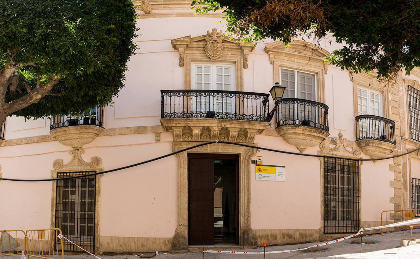 La Consejería de Cultura celebra el Día de los Archivos en torno al legado fotográfico de Atín Aya