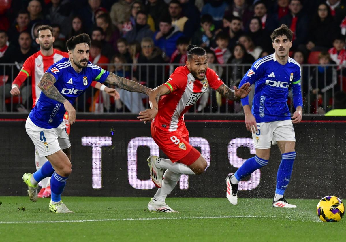 Luis Javier Suárez marcó el gol de empate en el último UDA-Oviedo.